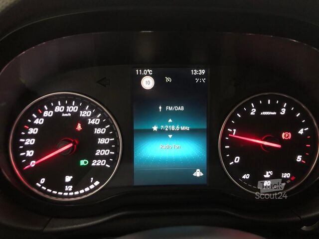 Minibus Mercedes-Benz T 180 d **MBUX,Klima,PDC