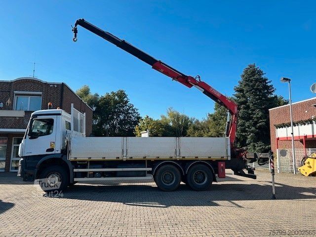 Camion plateau MERCEDES-BENZ Chassi 13 Ton . Long Chassi Fassi Kran