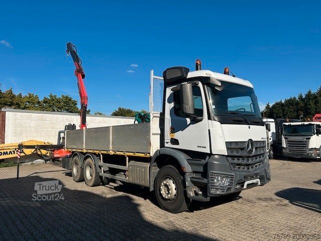 Jeřáb na nákladním automobilu MERCEDES-BENZ 2636 Pritsche + 6x4 Blatt-Blatt Fassi kran