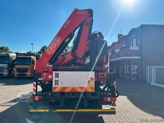 Jeřáb na nákladním automobilu MERCEDES-BENZ 2636 Pritsche + 6x4 Blatt-Blatt Fassi kran