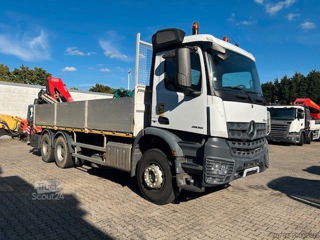 Jeřáb na nákladním automobilu MERCEDES-BENZ 2636 Pritsche + 6x4 Blatt-Blatt Fassi kran