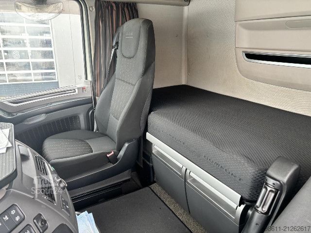 Tenteli düz yataklı kamyon DAF XF 530 FAN SSC PLANE INTARDER + ANHÄNGER 38 STELL