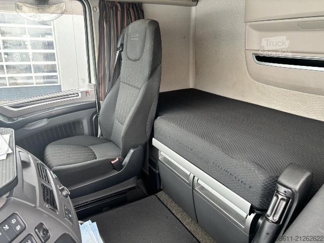 Tenteli düz yataklı kamyon DAF XF 530 FAN SSC PLANE INTARDER + ANHÄNGER 38 STELL