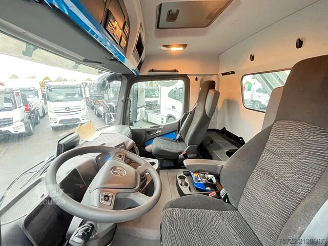 Tipper cu 3 fețe Mercedes-Benz Arocs 3348 6x4 BB Dreiseitenkipper FASSI F255A