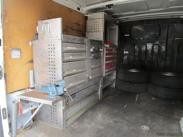 Κλειστό βαν IVECO Daily 29L12V HPI 2.3 16V *3-Sitzer+AHK+Regale*