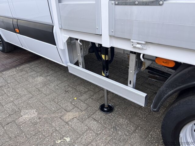 Вантажівка-платформа з краном Mercedes-Benz Sprinter 513 CDI 366 Hiab Laadkraan 018T Trekha...