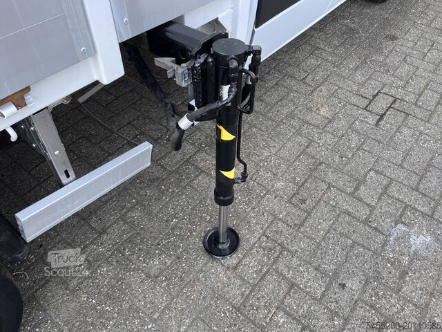 Вантажівка-платформа з краном Mercedes-Benz Sprinter 513 CDI 366 Hiab Laadkraan 018T Trekha...