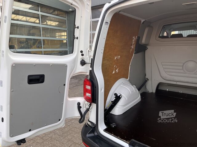 Kombi s vysokou strechou Volkswagen Transporter 2.0 TDI L1H1 DC 4Motion 150pk Airco...