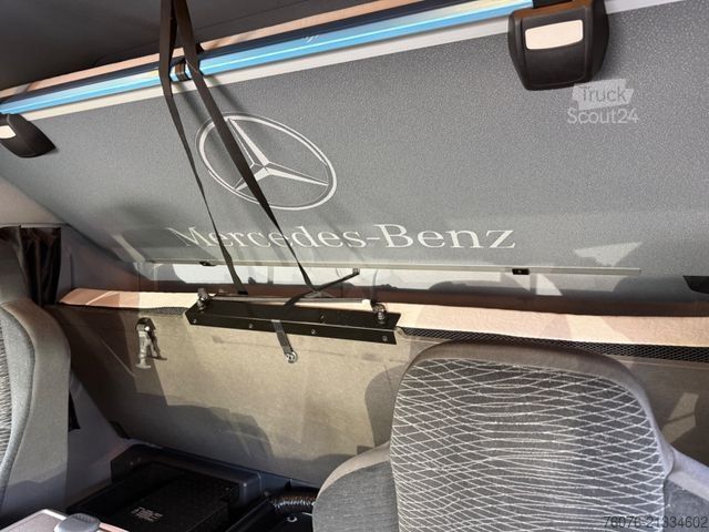 Kastes kravas automašīna MERCEDES-BENZ Atego 1530 L 7.3m Koffer LBW 1.5t 2 Betten AHK