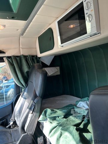 Grua montada em camião MERCEDES-BENZ 3253 + HIAB 302 Kran 8x2-4 HAD ALLRAD