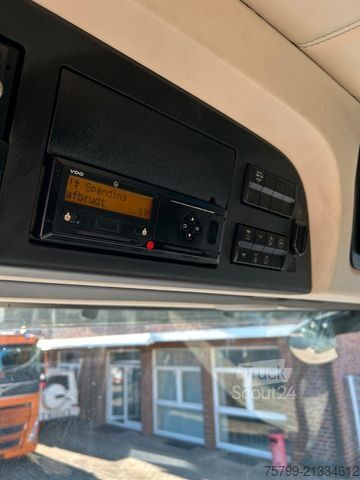 Grua montada em camião MERCEDES-BENZ 3253 + HIAB 302 Kran 8x2-4 HAD ALLRAD