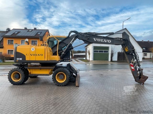 Excavator pe roți VOLVO Mobilbagger EW140C Lehnhoff HS10 Hammer-Scherenh