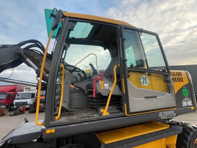 Excavator pe roți VOLVO Mobilbagger EW140C Lehnhoff HS10 Hammer-Scherenh