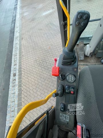 Excavator pe roți VOLVO Mobilbagger EW140C Lehnhoff HS10 Hammer-Scherenh