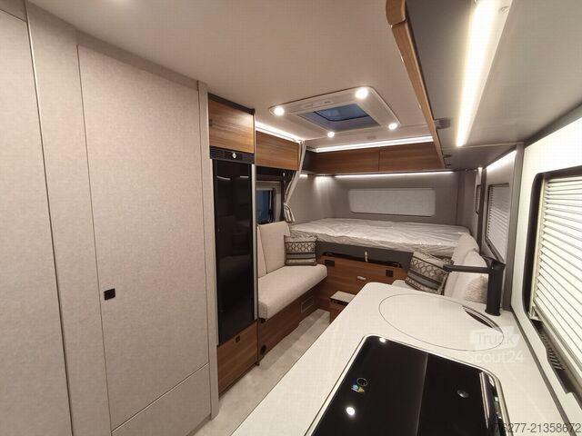 Путешествующий автоприцеп (туристический караван) Eriba NovaLine 515