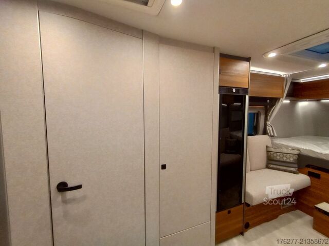 Путешествующий автоприцеп (туристический караван) Eriba NovaLine 515