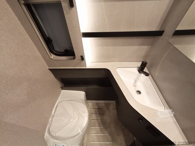 Путешествующий автоприцеп (туристический караван) Eriba NovaLine 515