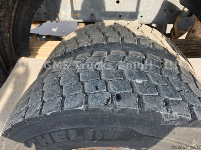 Üç taraflı damperli kamyon MERCEDES-BENZ Atego 1828 / 4X4 ALLRAD / Meiller /18 Kran