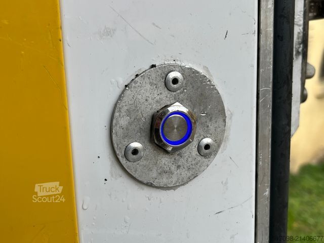 Furgon skrzyniowy VOLKSWAGEN CRAFTER 2.0TDI XXXL KOFFER RAMPE KAMERA 177 PS