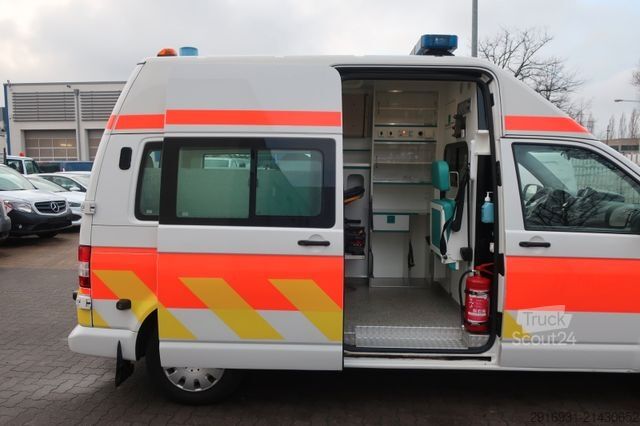 Brandbil VOLKSWAGEN T5 Transporter Hochdach lang/KTW/Klima/FN: 26