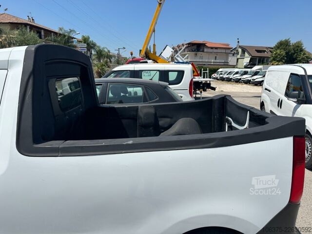 Dobozos furgon DACIA DOKKER  PIK UP