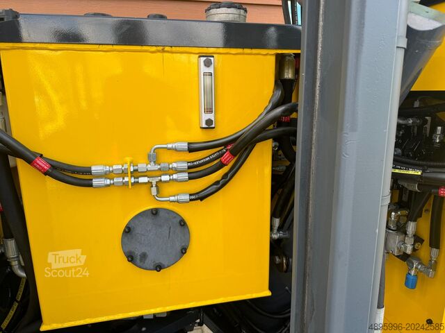 Carrello elevatore a quattro direzioni Combilift C2500 EST /Only 1451 hours/ Battery 81%