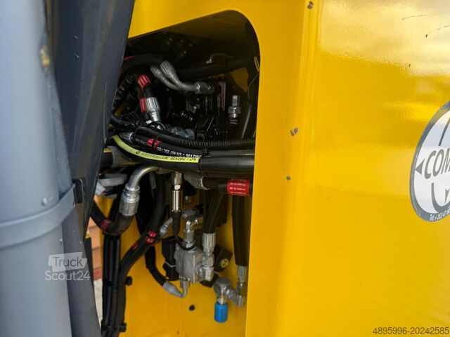 Carrello elevatore a quattro direzioni Combilift C2500 EST /Only 1451 hours/ Battery 81%