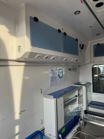Ambulanță Renault Trafic **BELGIAN ORIGINE-AIRCO**