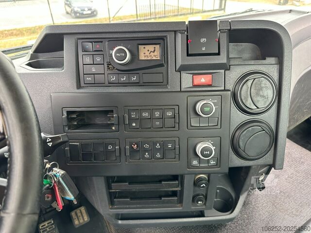 Hook arm system Renault C460 8x4 HOOKLIFT + (19m!) CRANE HIAB 288 E-6 H...