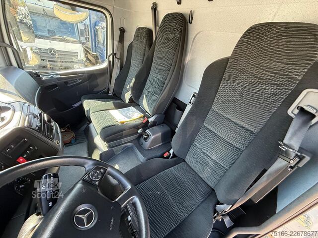 Transporter mit Koffer MERCEDES-BENZ ATEGO 818 L Koffer 6,1 m LBW 1 to. *AHK