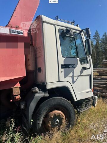Sklápěč Volvo FL12 420 Tipper Truck – Repair Project