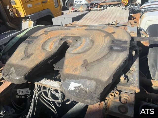 Standard-SZM MAN 26.463 4x4+2 Tractor Unit – Repair Project