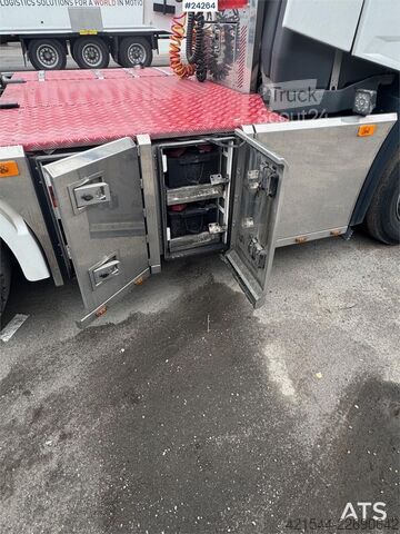 Renault 520 Tractor Unit with Nomek Body – 530 hp!