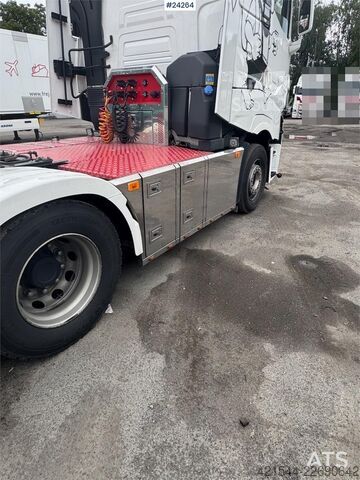  Renault 520 Tractor Unit with Nomek Body – 530 hp!