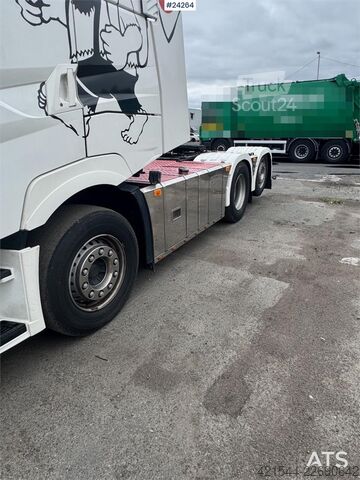  Renault 520 Tractor Unit with Nomek Body – 530 hp!
