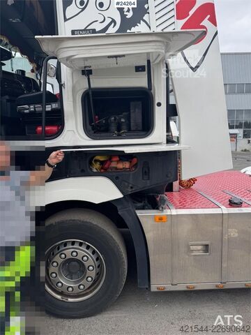  Renault 520 Tractor Unit with Nomek Body – 530 hp!