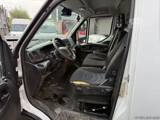Furgoneta con techo elevado Iveco daily 40C15 L2H2 Airco