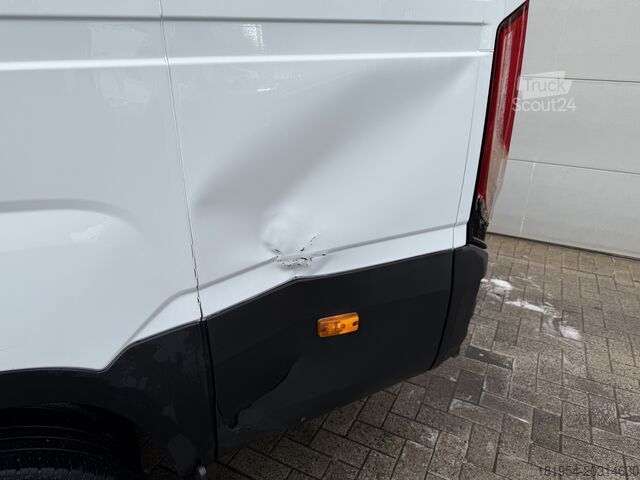 Furgoneta con techo elevado Iveco daily 40C15 L2H2 Airco