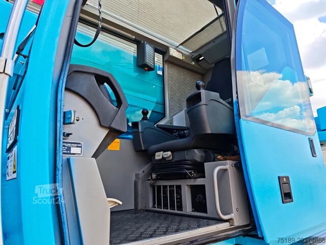 Visurgājējs celtnis Liebherr LTM 1030-2.1 Jip!