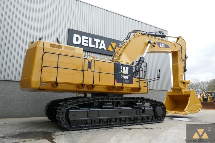 Grävmaskin på larvband Caterpillar 390F LME
