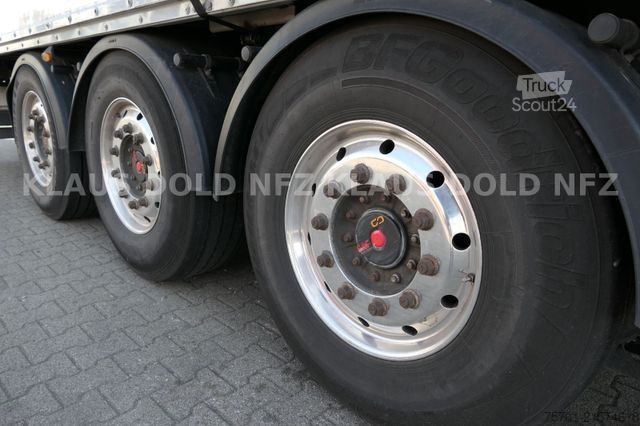 Semi-remorque fourgon SCHWARZMÜLLER Schubboden Seitliche Türen Liftachse Plane