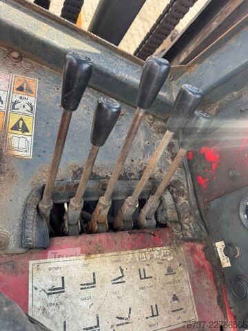 Wózek widłowy montowany na ciężarówce Moffet M7 27.4W **KOOIAAP-MOFFET 2700KG