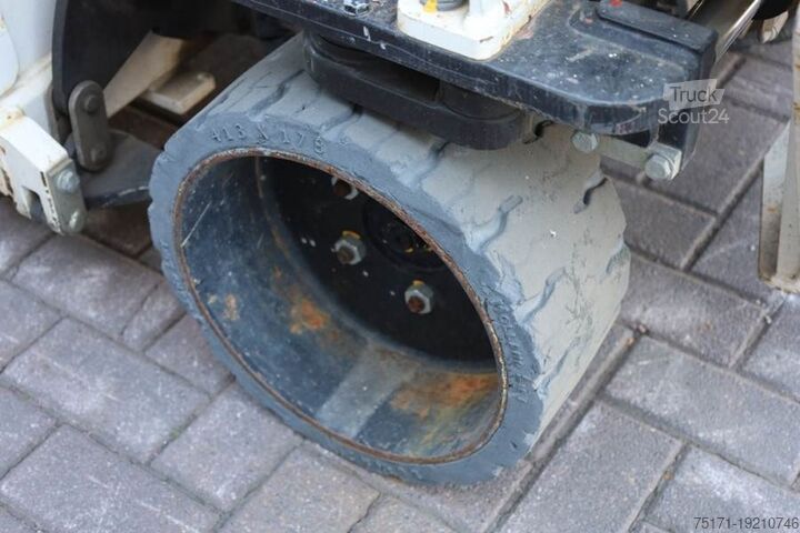 Scissor lift Holland Lift Ecostar HL-9710 Electric, 12m Working Height, 325k