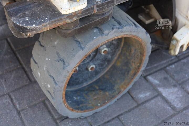 Scissor lift Holland Lift Ecostar HL-9710 Electric, 12m Working Height, 325k