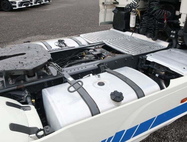 Tractor estándar DAF XF 530 SSC Intarder Navigation TV Standklima