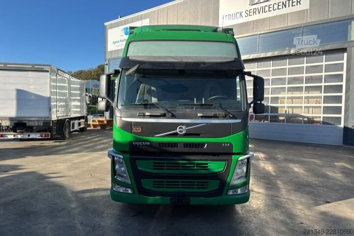 Бортовой грузовик с тентом VOLVO FM-330 4x2 LBW