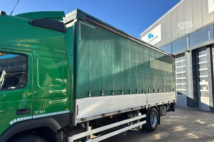 Бортовой грузовик с тентом VOLVO FM-330 4x2 LBW