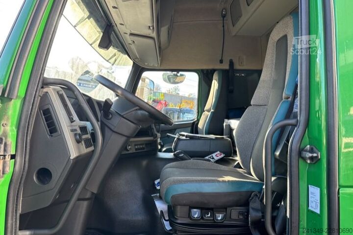 Бортовой грузовик с тентом VOLVO FM-330 4x2 LBW