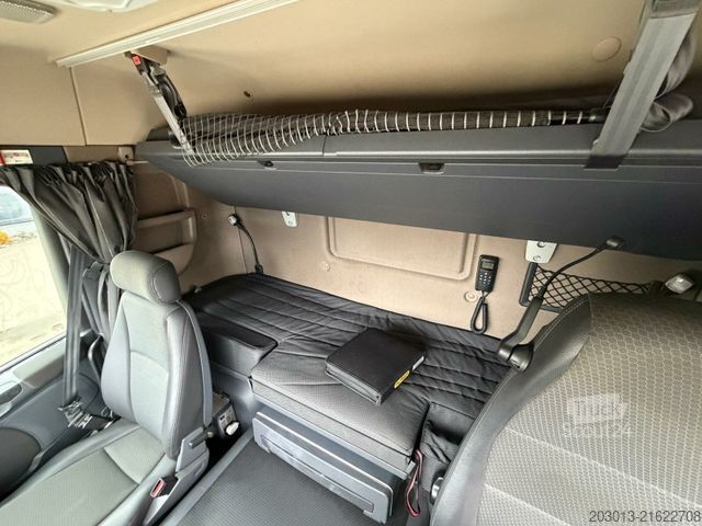 Flatbed truck SCANIA G450 8x4 Pritsche mit Kran Palfinger PK76002 EH