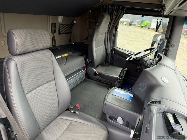 Flatbed truck SCANIA G450 8x4 Pritsche mit Kran Palfinger PK76002 EH